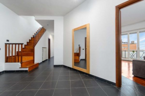 Attico di 300 mq 6 camere 5 bagni, ampio terrazzo